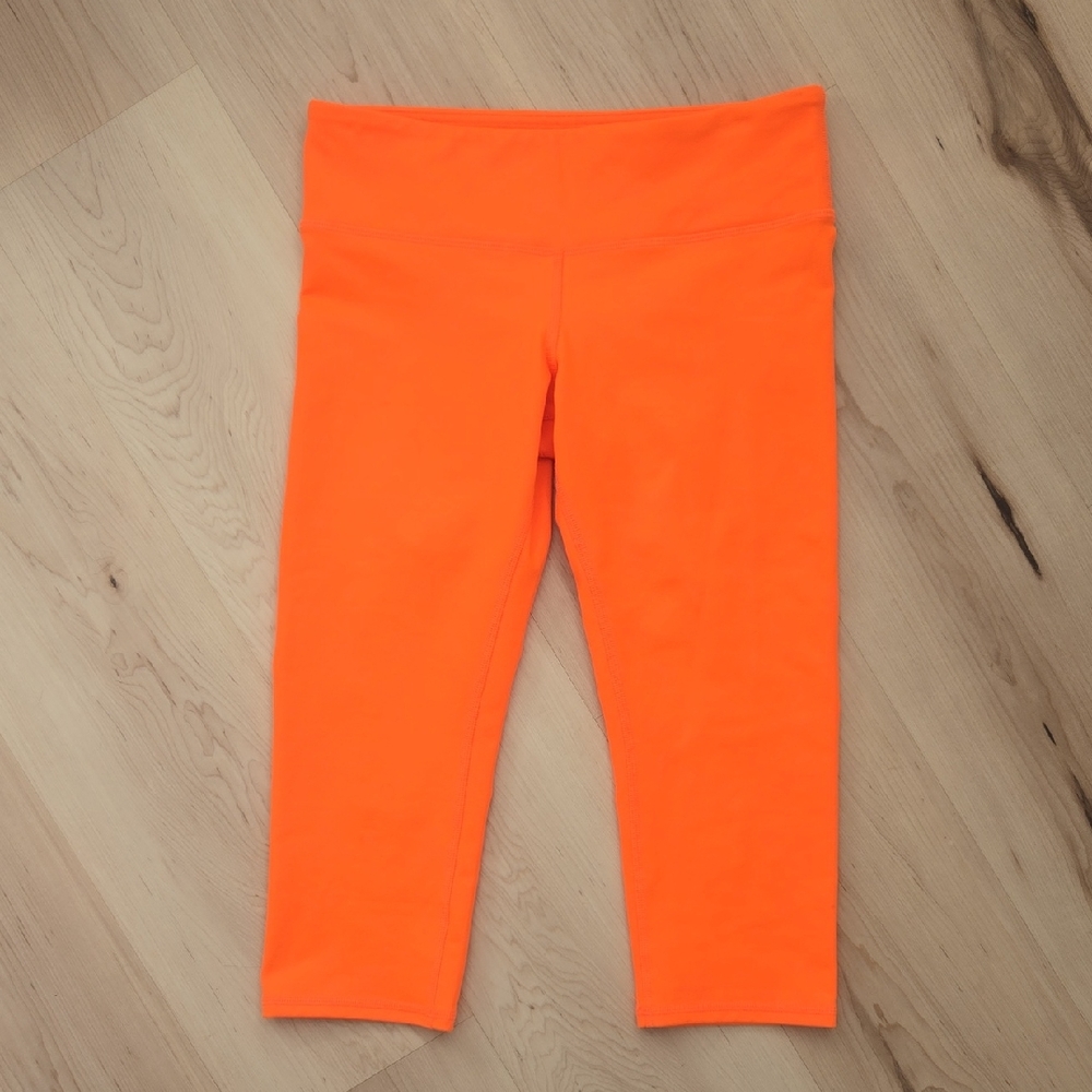 ALO Yoga Iconic 90s Capri, Neon Orange, Size Medium
